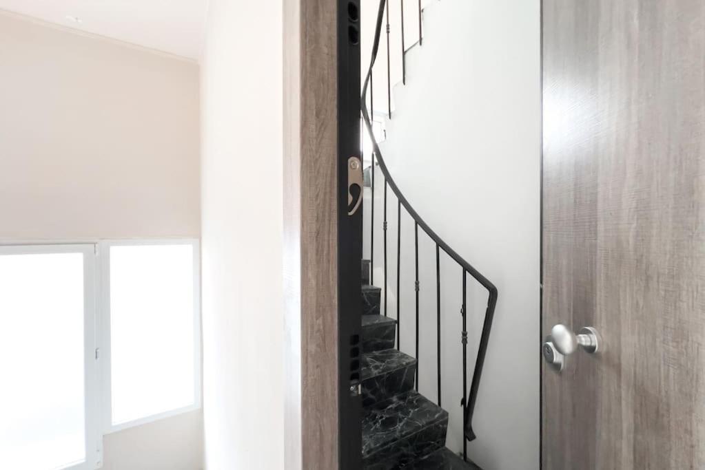 Spacious Penthouse Near Downtown أثينا المظهر الخارجي الصورة